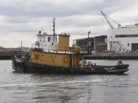 Kapal penarik dijual