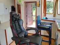 Kapal pendarat, tank untuk dijual