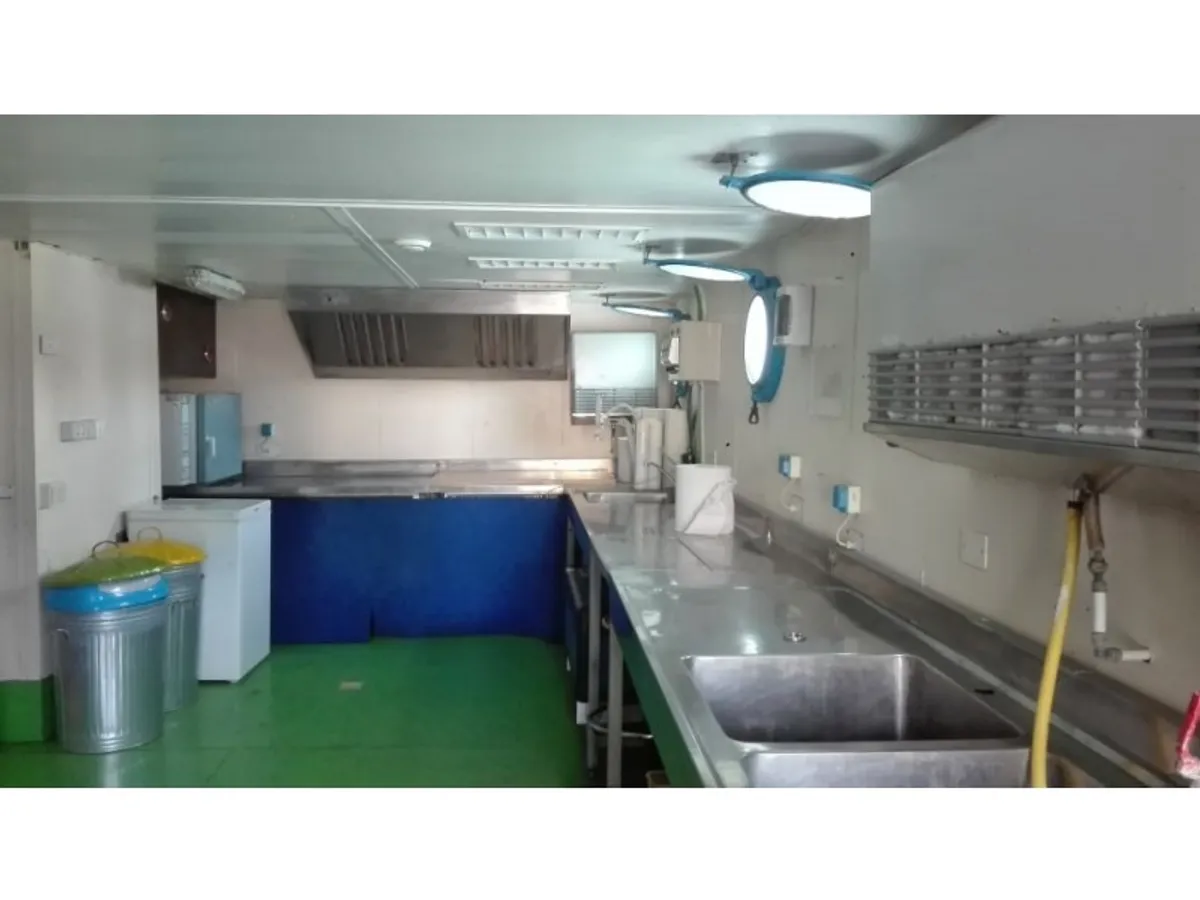 Kapal penelitian untuk dijual