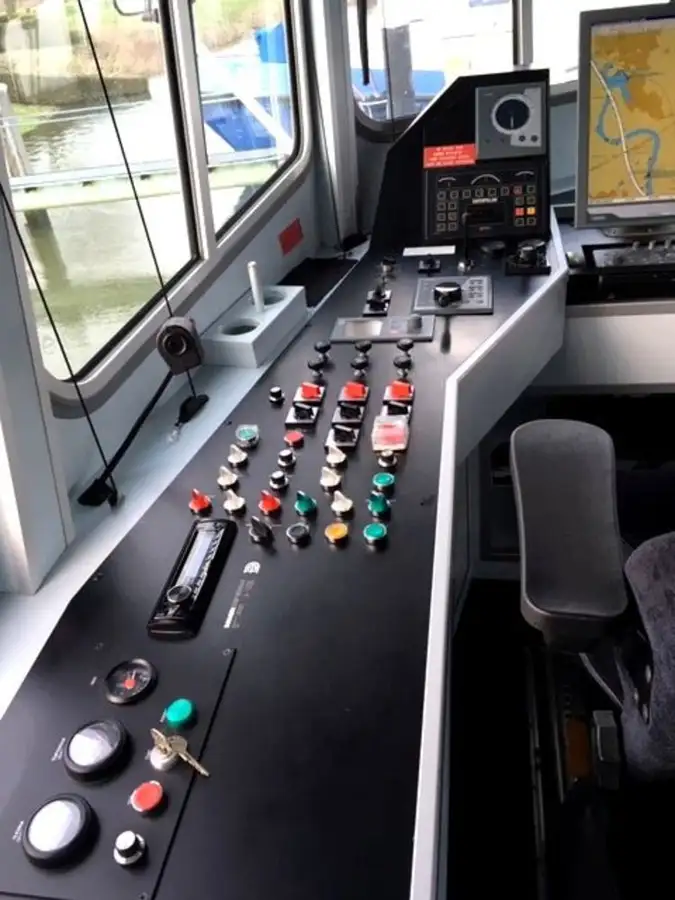 Kapal patroli untuk dijual