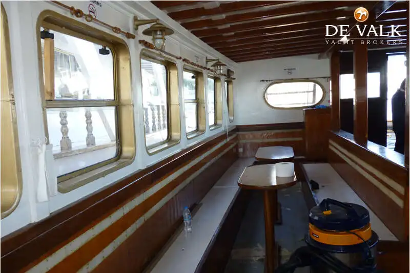 Kapal feri untuk dijual