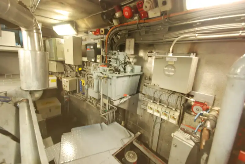 Kapal pendarat, tank untuk dijual