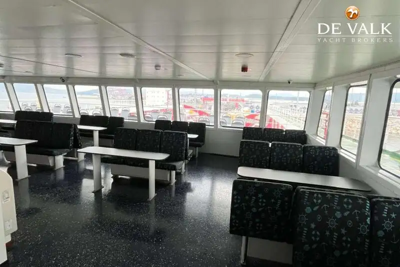 Kapal feri untuk dijual