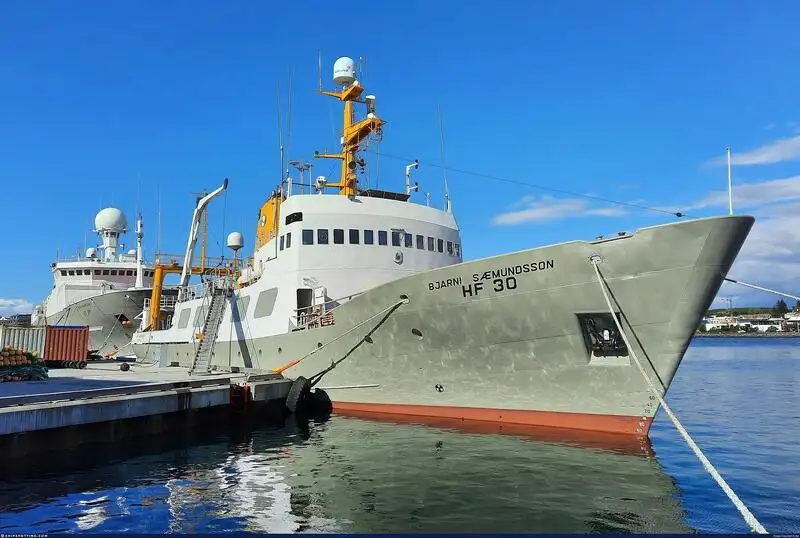 Kapal penelitian untuk dijual