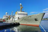 Kapal penelitian untuk dijual