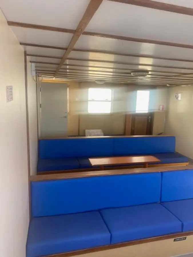 Kapal feri untuk dijual