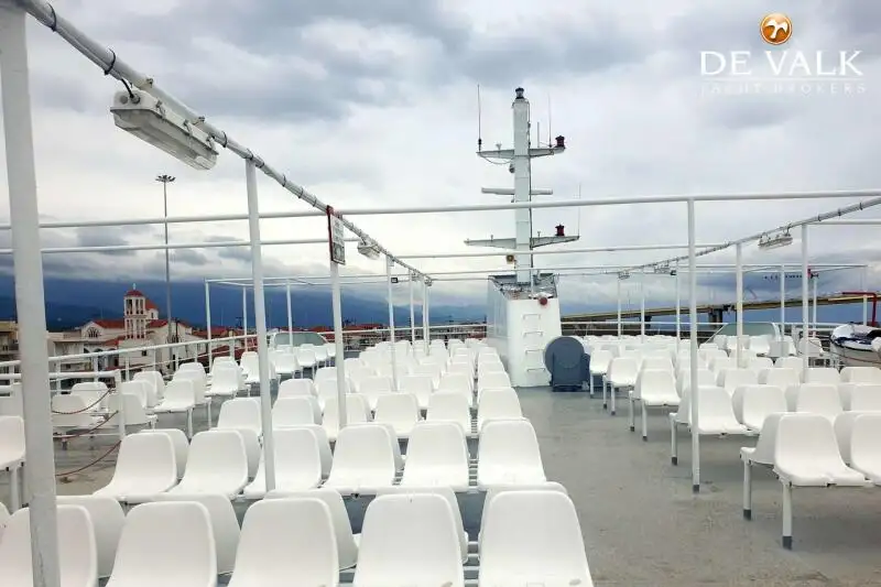 Kapal feri untuk dijual