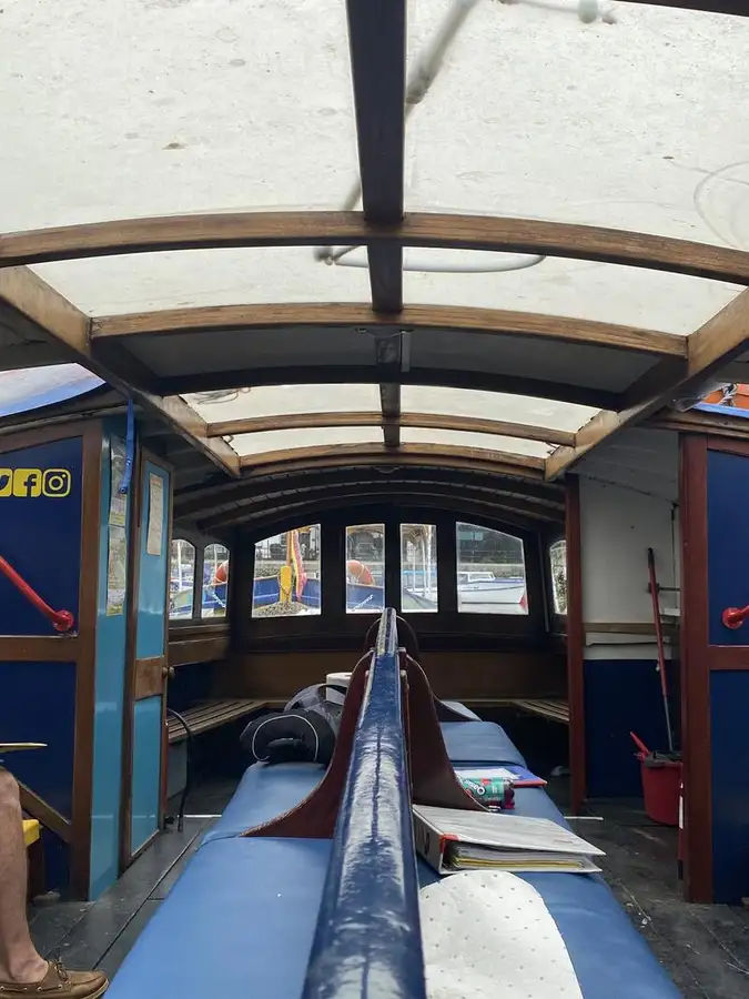 Kapal feri untuk dijual