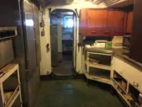 Kapal pendarat, tank untuk dijual
