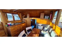 Yacht untuk dijual