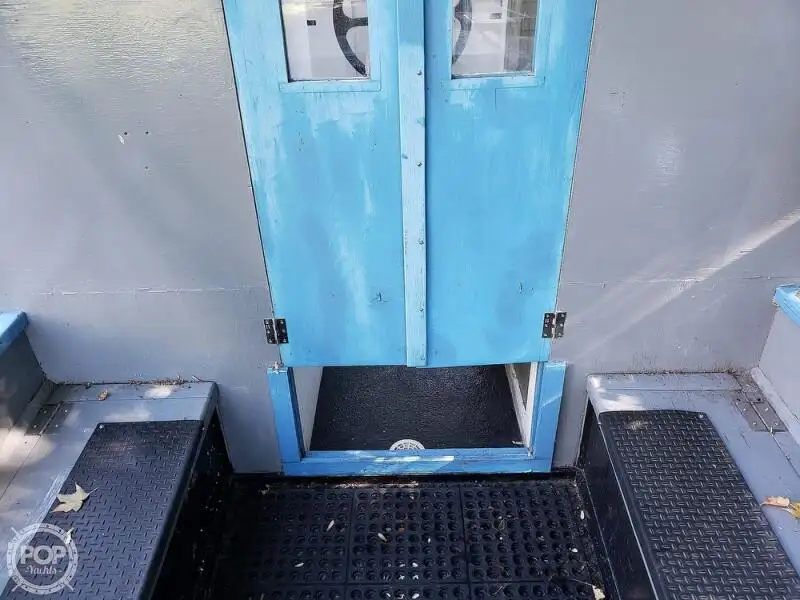 Kapal feri untuk dijual