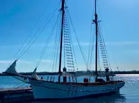Kapal feri dijual