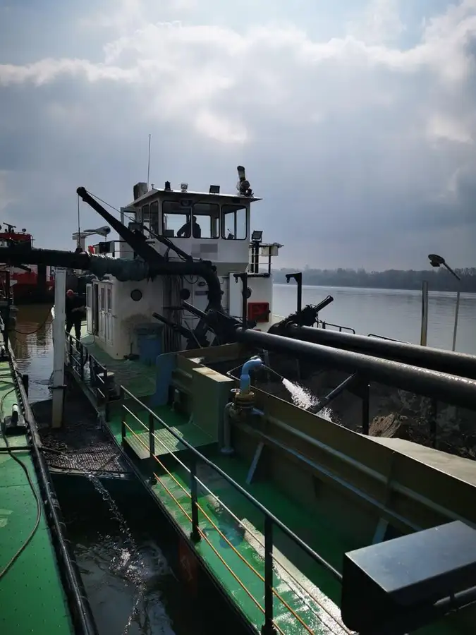 Kapal keruk untuk dijual