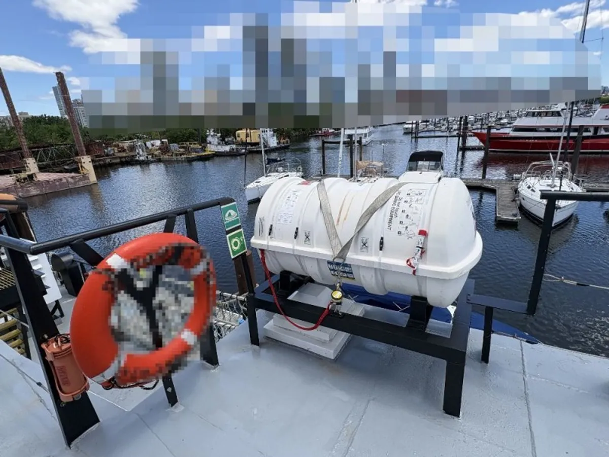 Kapal survei untuk dijual