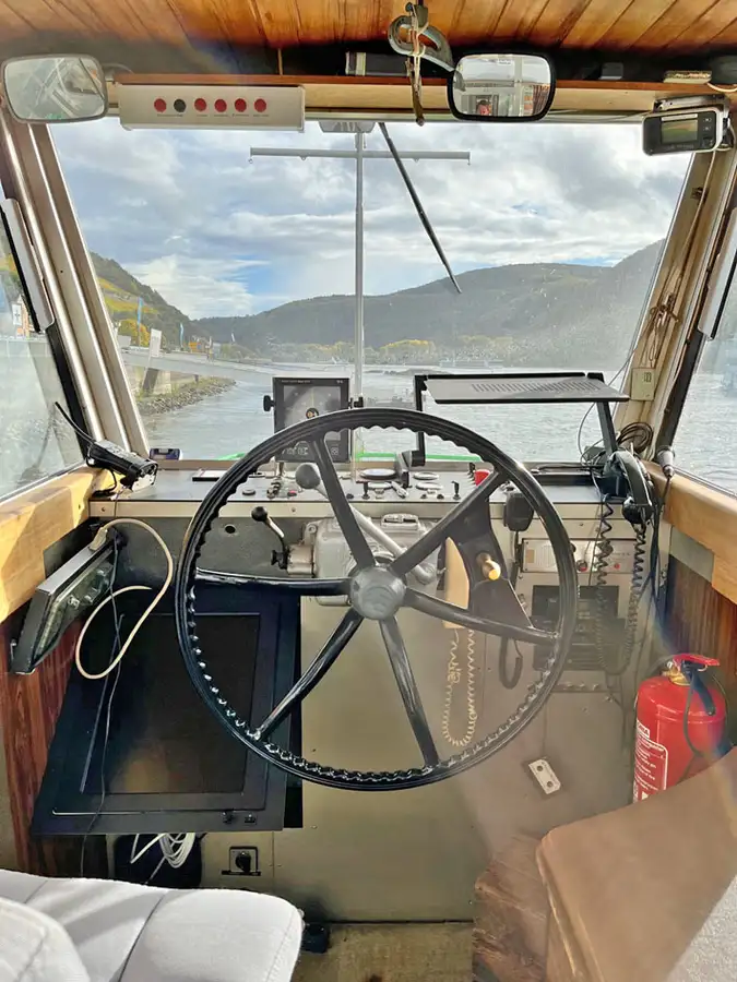 Kapal pesiar untuk dijual