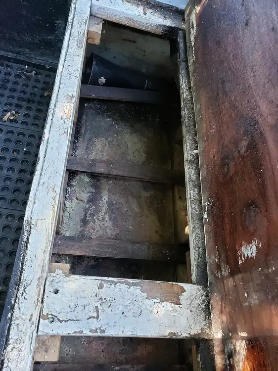 Kapal feri untuk dijual