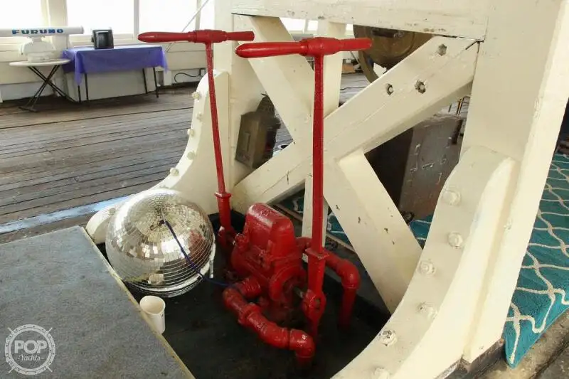 Kapal feri untuk dijual