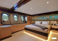 Yacht untuk dijual