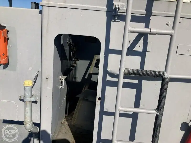 Kapal pendarat, tank untuk dijual