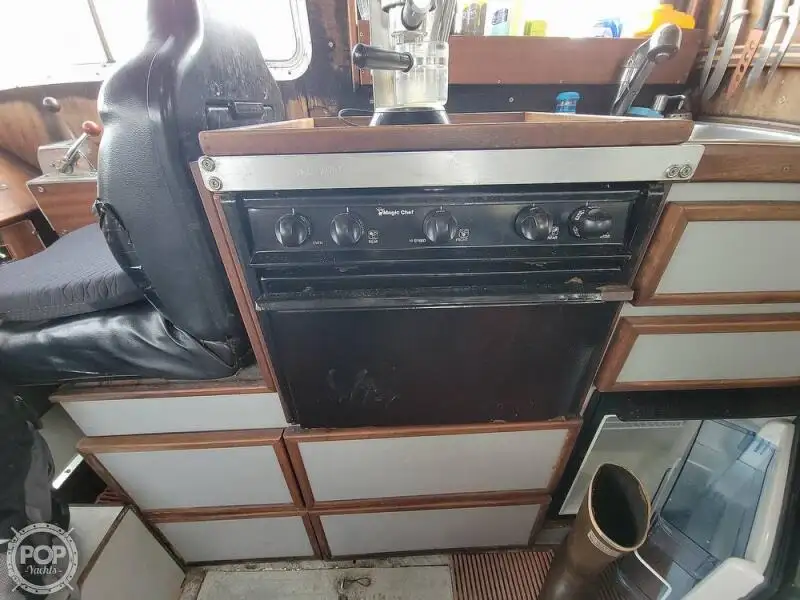 Sekoci penyelamat untuk dijual