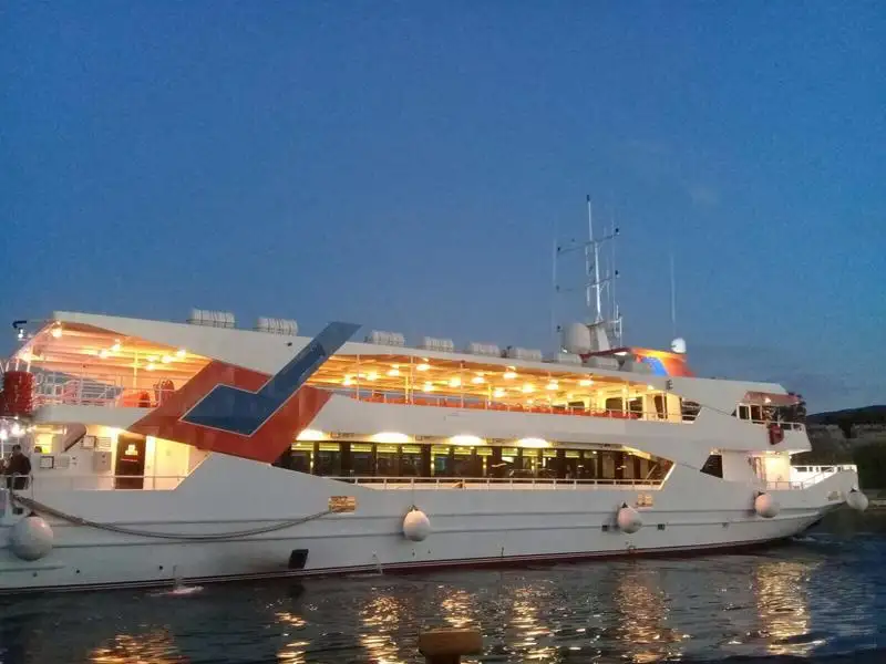 Kapal pesiar untuk dijual