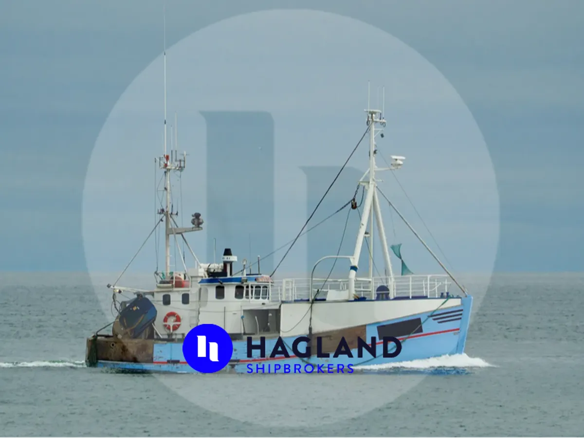 Kapal pengangkut ikan hidup untuk dijual