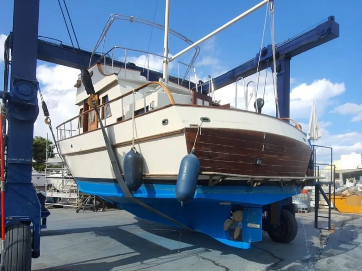 Yacht untuk dijual