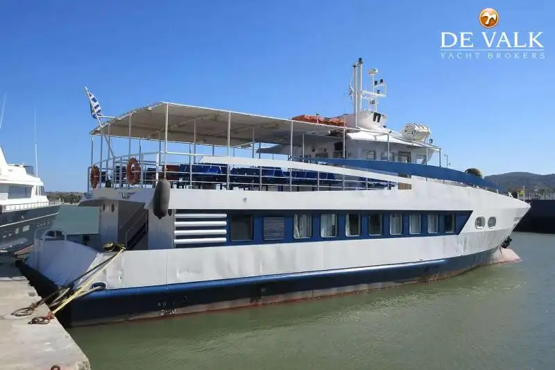 Kapal feri untuk dijual