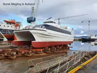 Katamaran untuk dijual