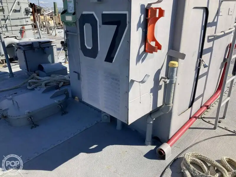 Kapal pendarat, tank untuk dijual