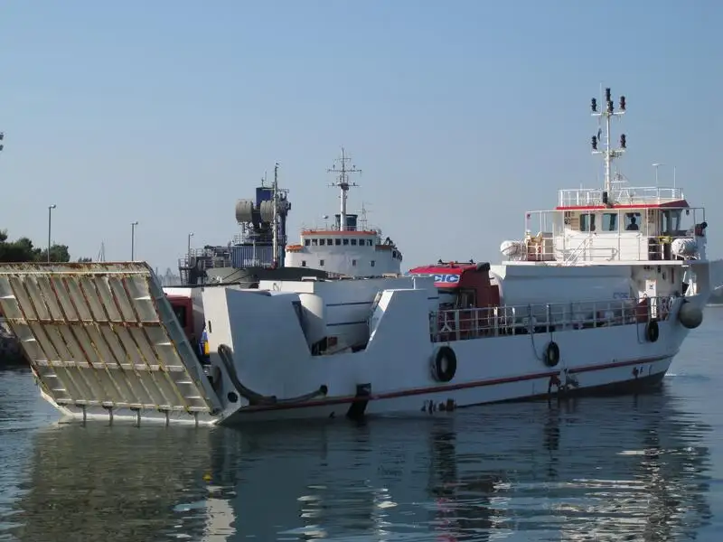 Kapal kontainer untuk dijual
