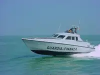 Kapal patroli untuk dijual
