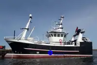 Kapal untuk pengolahan dan pengiriman ikan untuk dijual