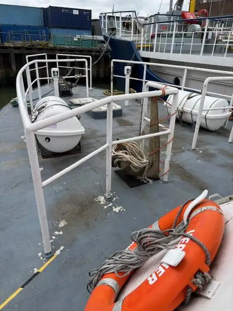 Kapal survei untuk dijual