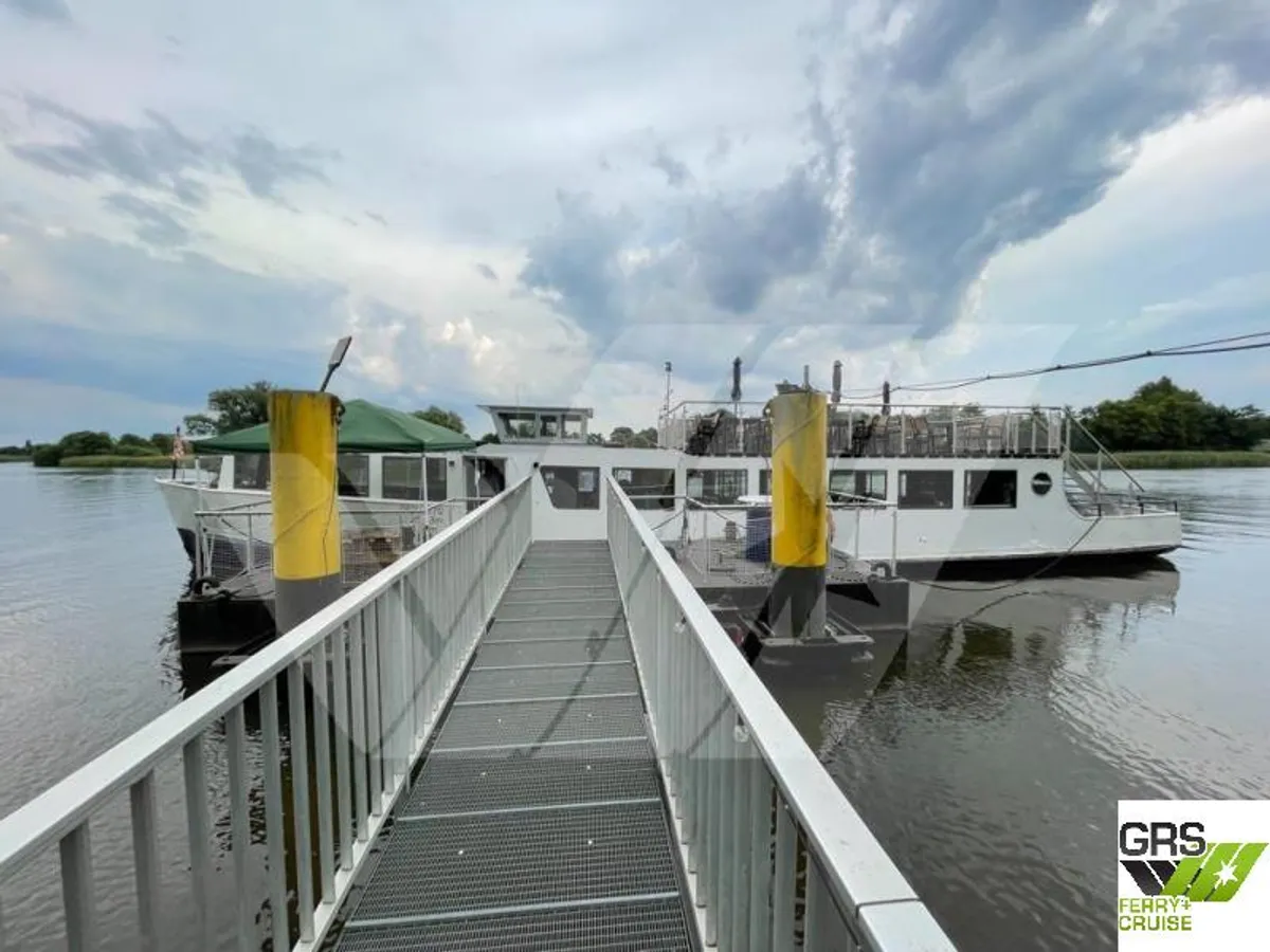 Kapal wisata untuk dijual