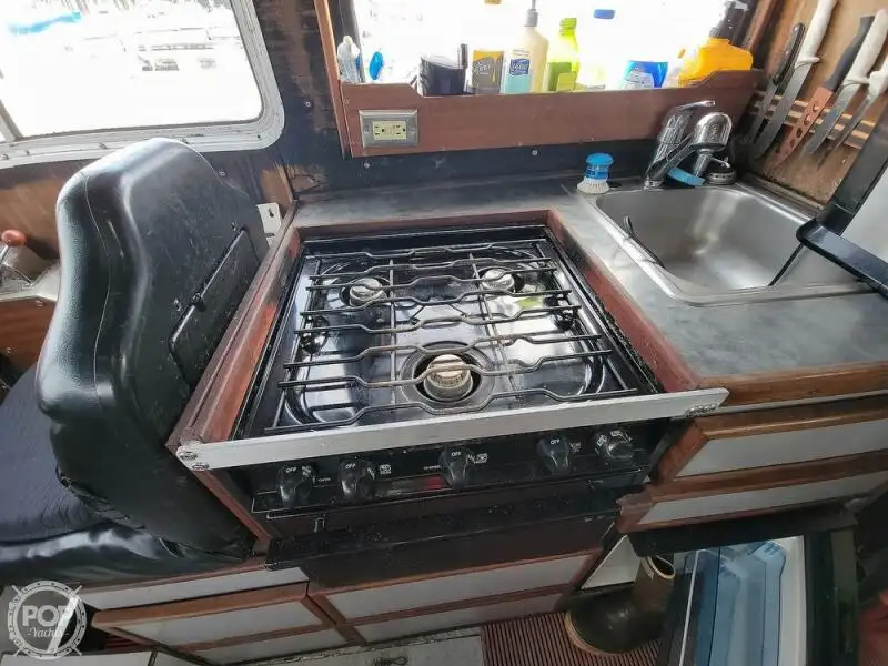 Sekoci penyelamat untuk dijual