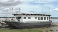 Tongkang akomodasi untuk dijual
