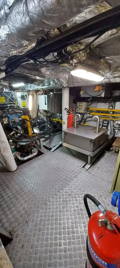 Kapal kru untuk dijual
