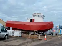 Kapal penarik dijual