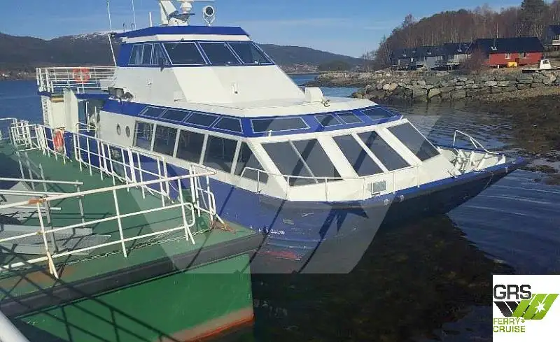 Kapal feri untuk dijual