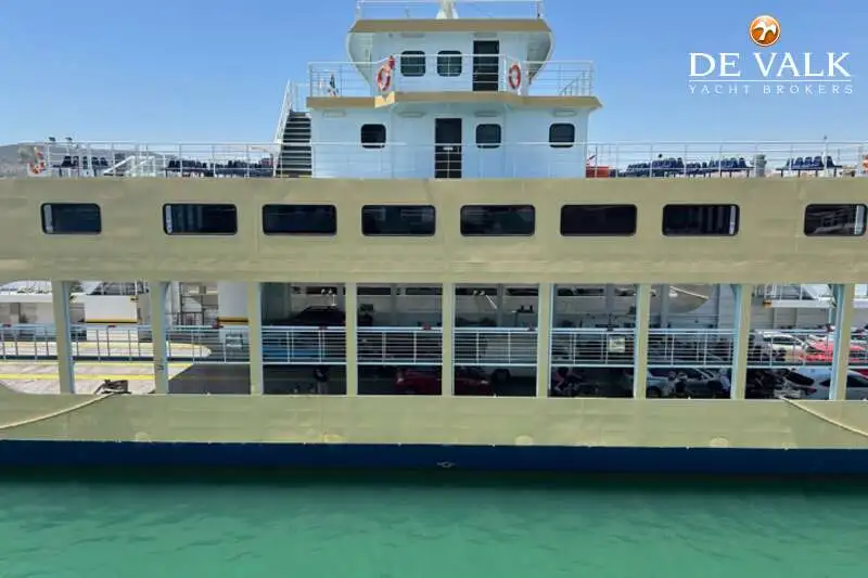 Kapal feri untuk dijual