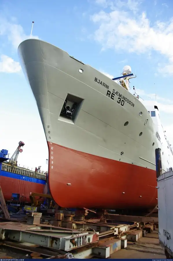 Kapal penelitian untuk dijual
