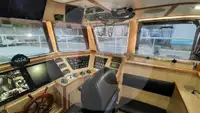 Kapal pengangkut ikan hidup untuk dijual