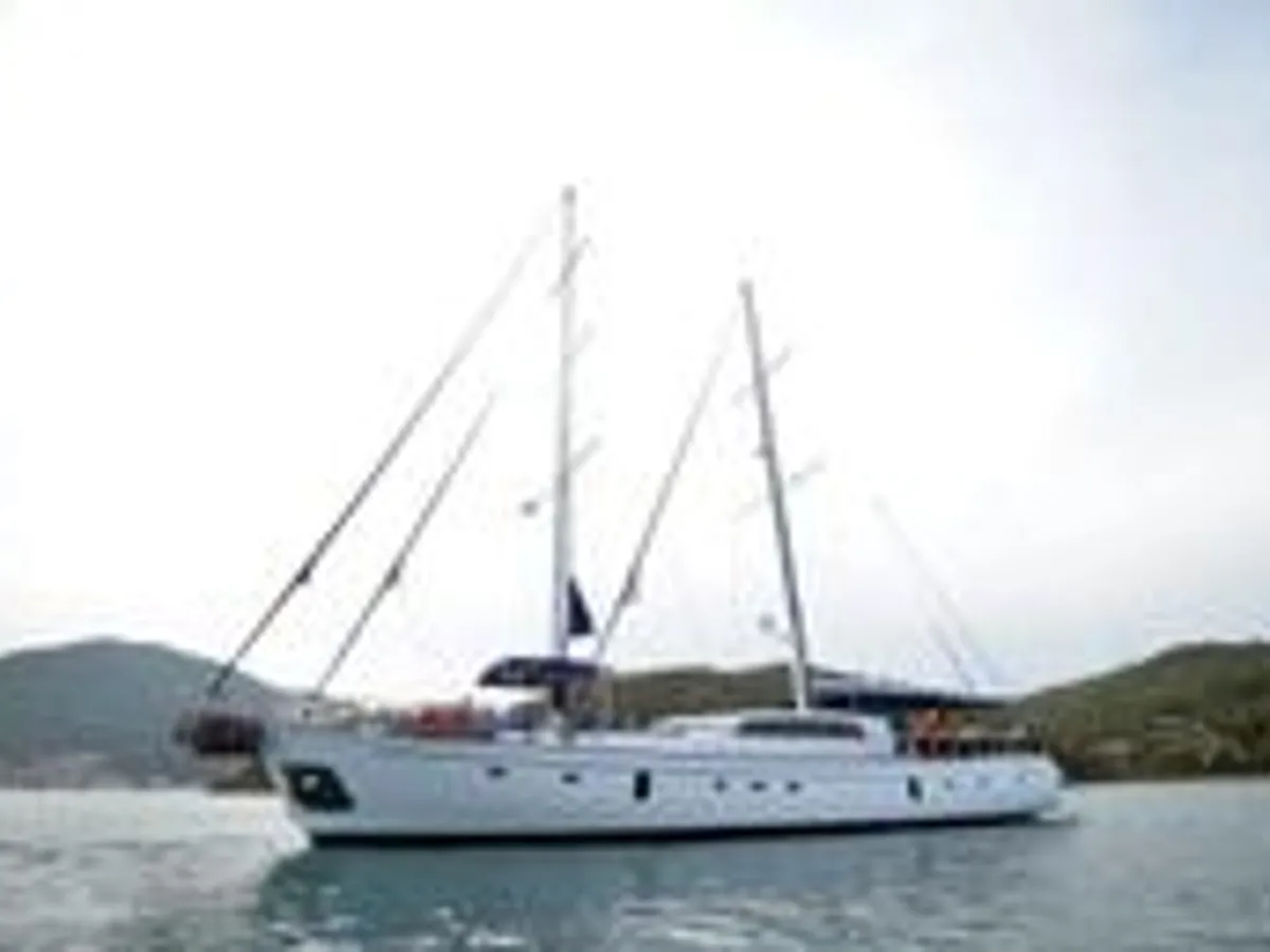 Yacht untuk dijual