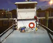 Kapal pasokan dijual