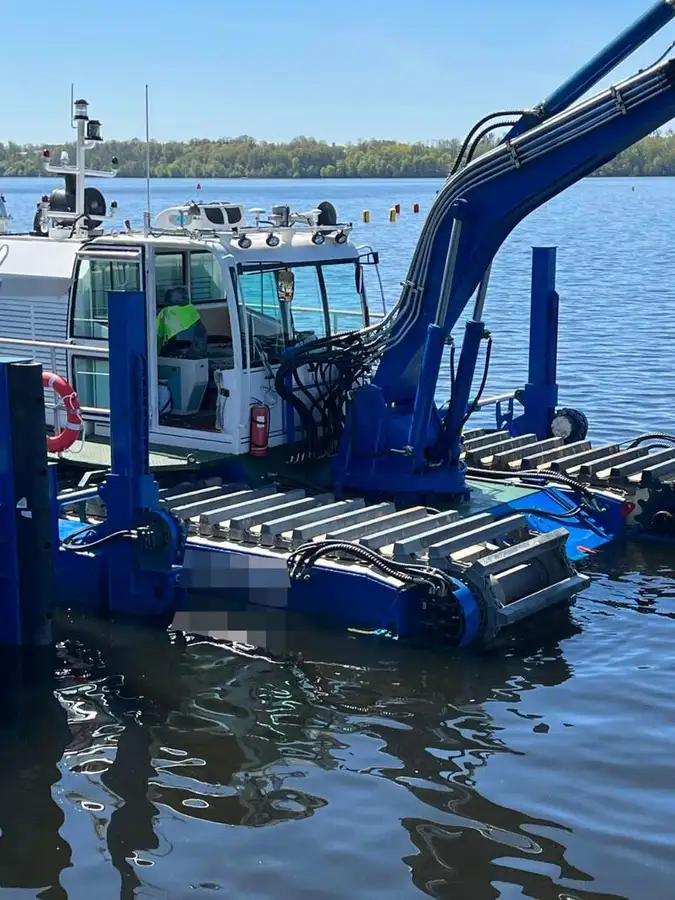 Kapal keruk untuk dijual