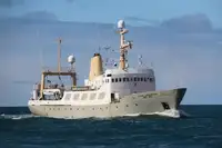 Kapal penelitian untuk dijual