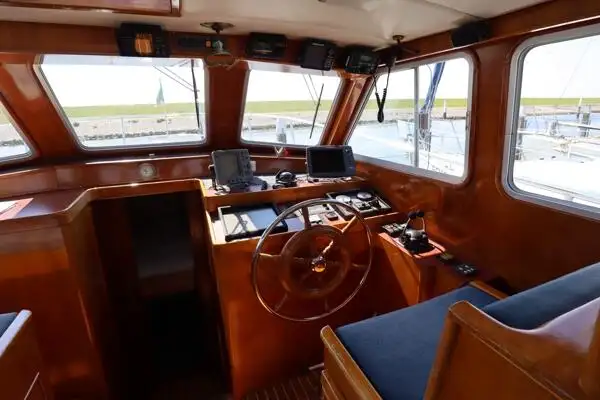 Kapal pesiar untuk dijual