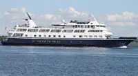 Kapal penumpang dijual