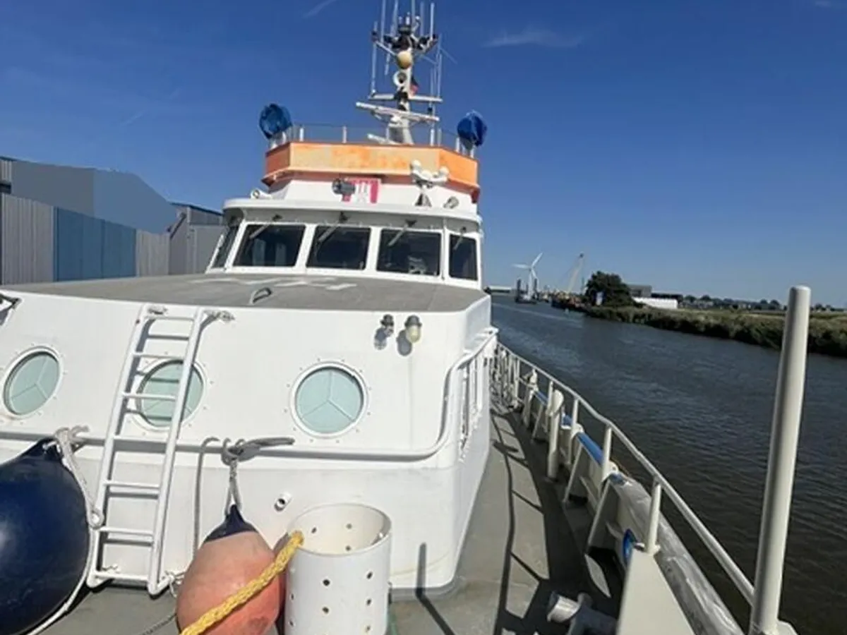 Kapal patroli untuk dijual
